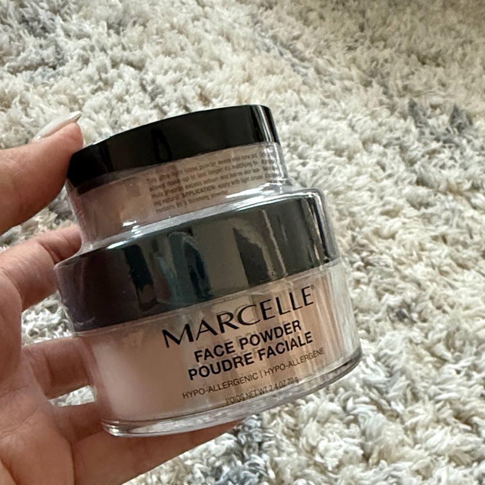 Face Powder in Translucent Black